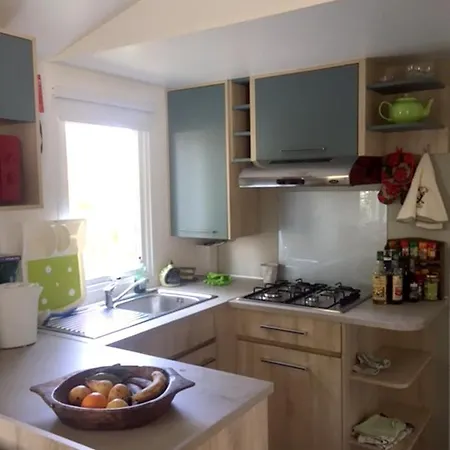 Bungalow Cosy A Avec Piscine Partagee 度假居 Fréjus